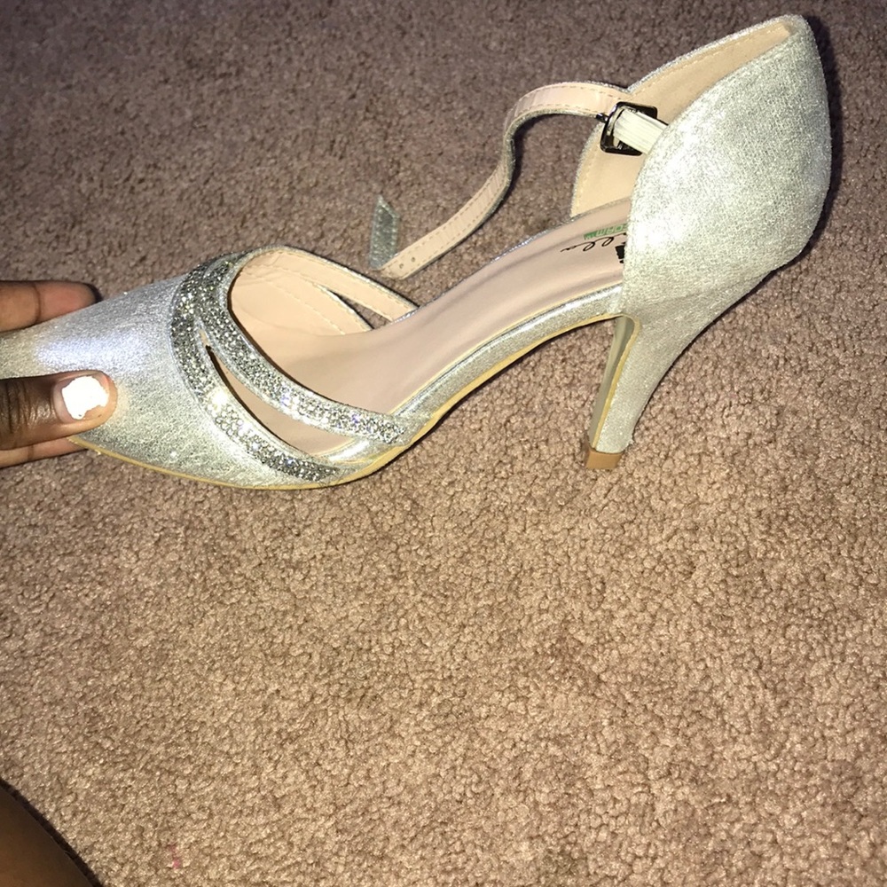 shoes - Picture 2 of 4